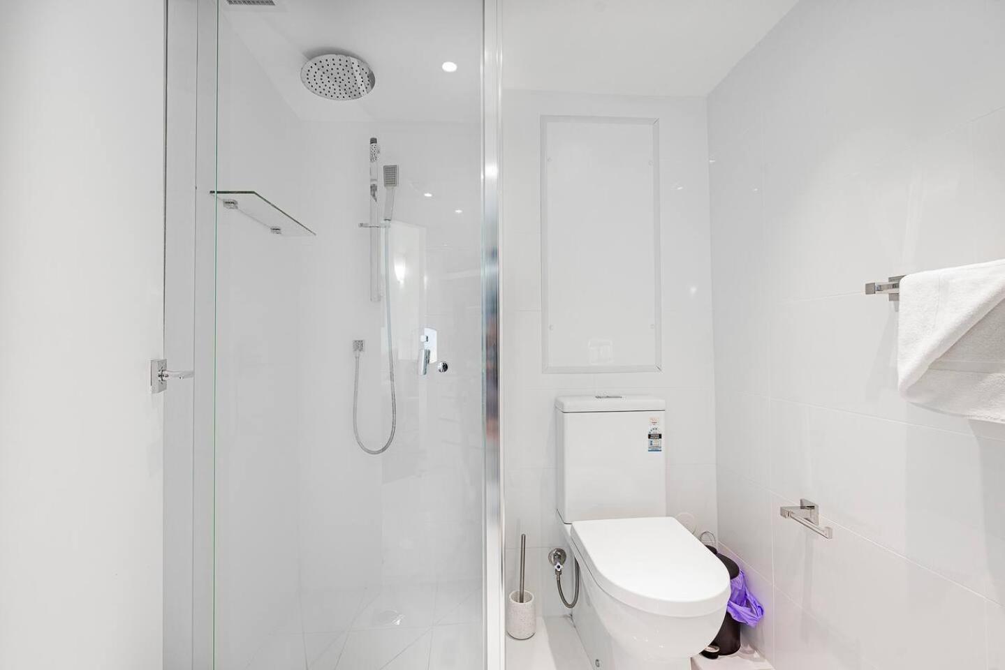 Apartment Marks Point - Living In The Heart Of Surfers Gold Coast