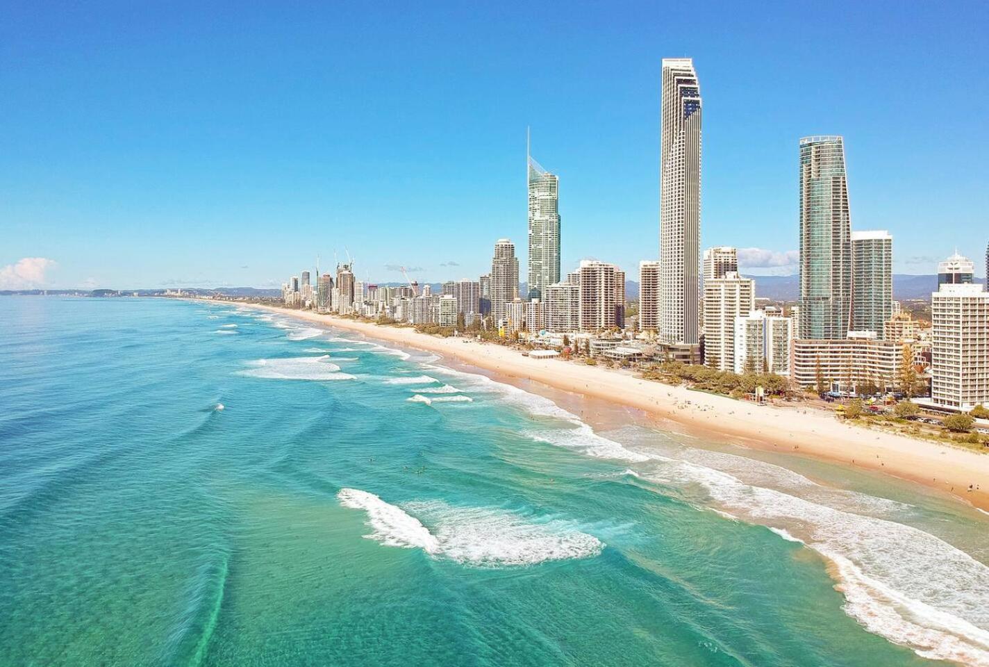 Marks Point - Living In The Heart Of Surfers Gold Coast
