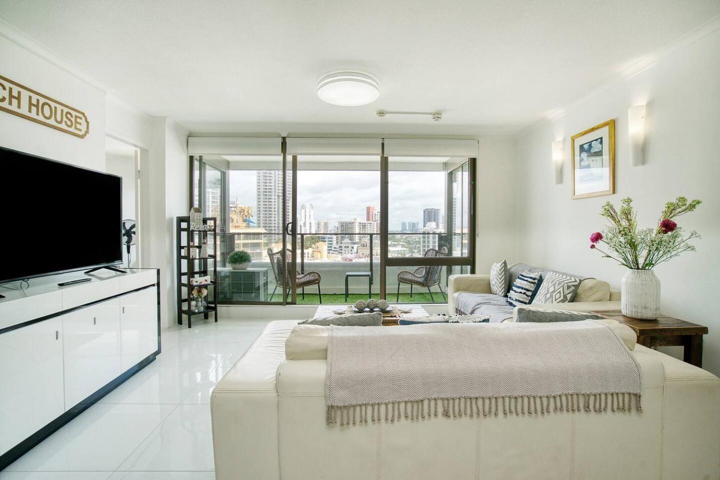 Marks Point - Living In The Heart Of Surfers Apartment Gold Coast