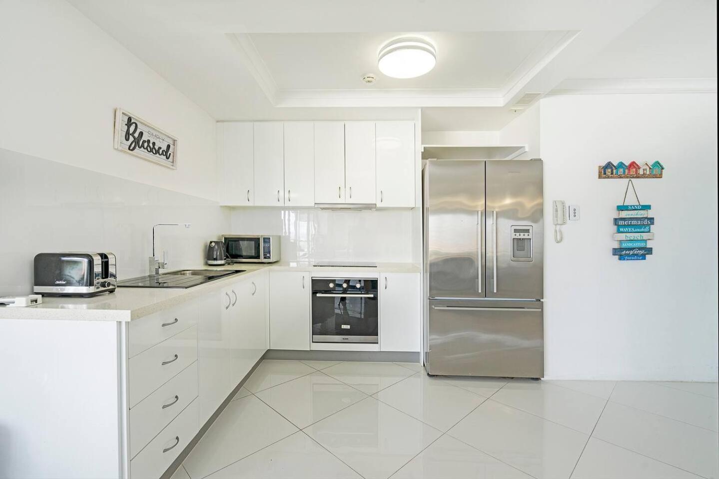 Marks Point - Living In The Heart Of Surfers Gold Coast