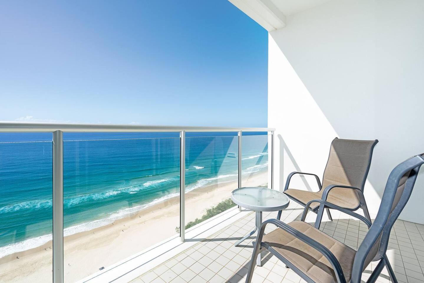 Stunning Oceanfront Luxury With Rooftop Pool Apartment Gold Coast