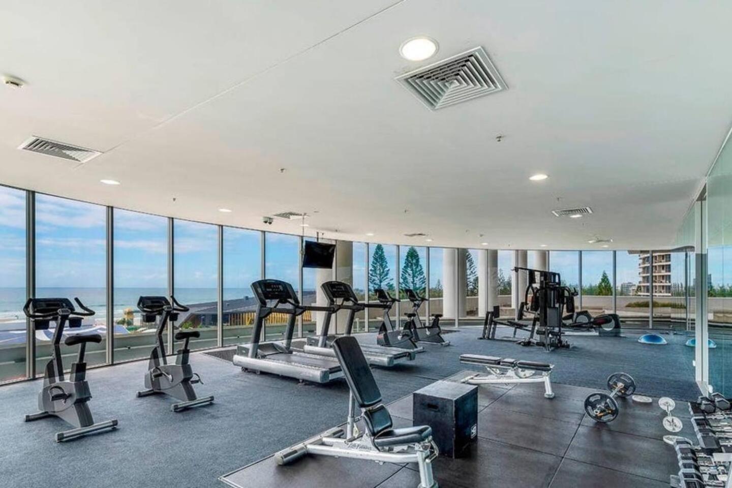 Stunning Oceanfront Luxury With Rooftop Pool Apartment
