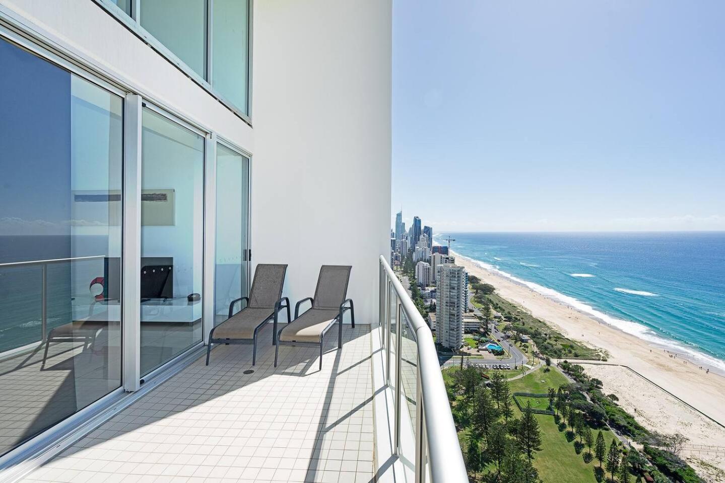 Stunning Oceanfront Luxury With Rooftop Pool *