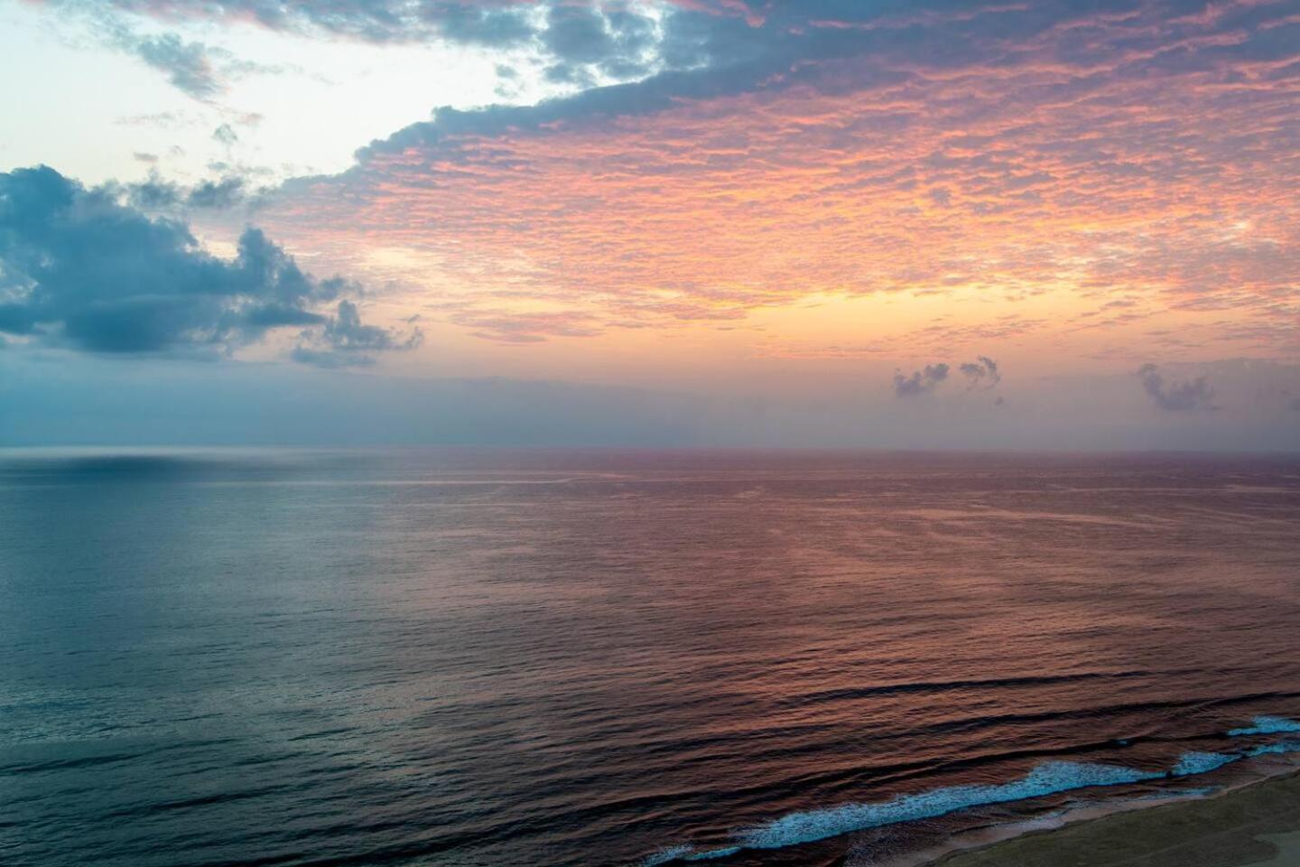 Stunning Oceanfront Luxury With Rooftop Pool * Gold Coast