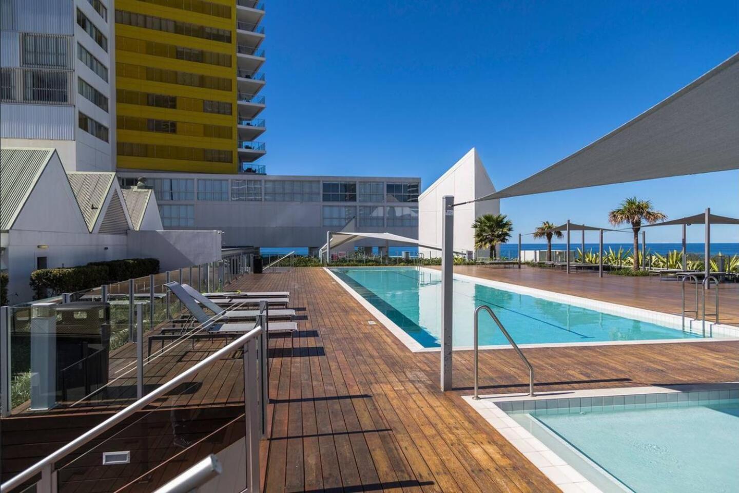 Stunning Oceanfront Luxury With Rooftop Pool Apartment Gold Coast