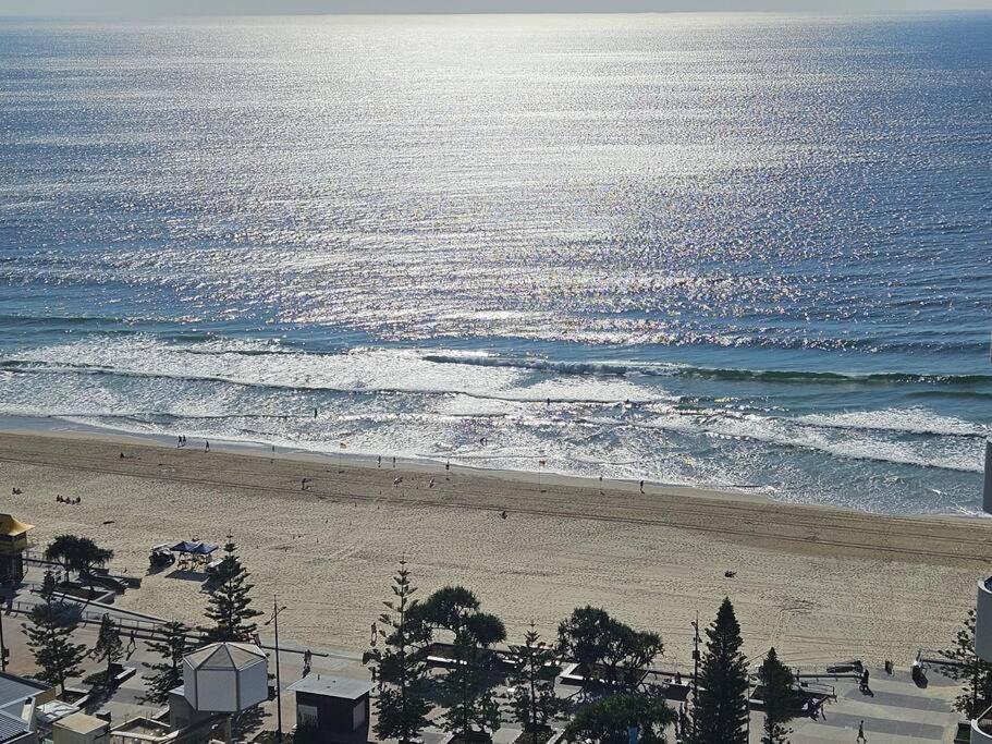 Surfers Paradise Absolute Beachfront With Views, High Level 1br - Ideal For Couples Or 2 Ppl Travelling Together Apartamento