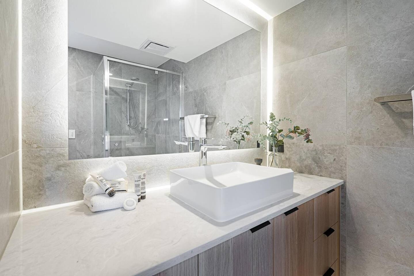 Paradise Bound - And Modern At Surfers * Gold Coast