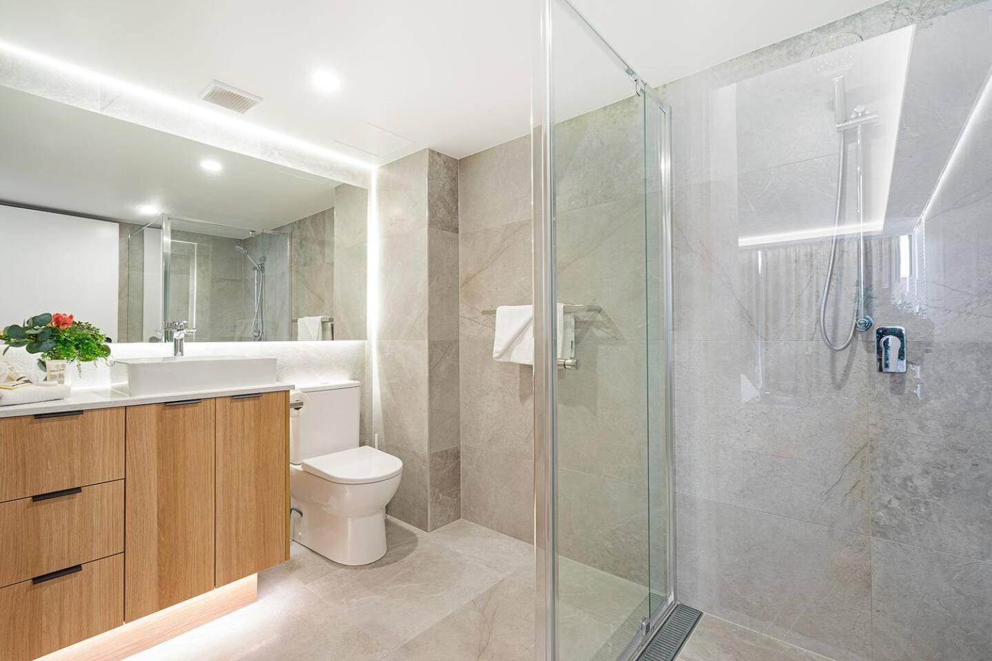 Paradise Bound - And Modern At Surfers * Gold Coast