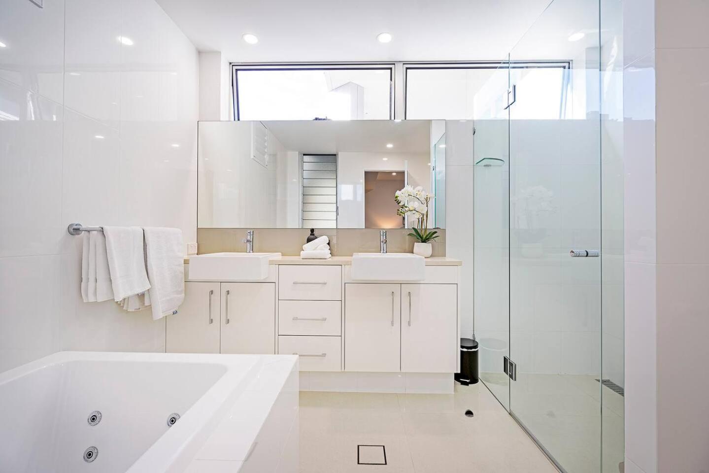 Apartment 'dee-ell Place' A Beachside Entertainer's Dream Gold Coast