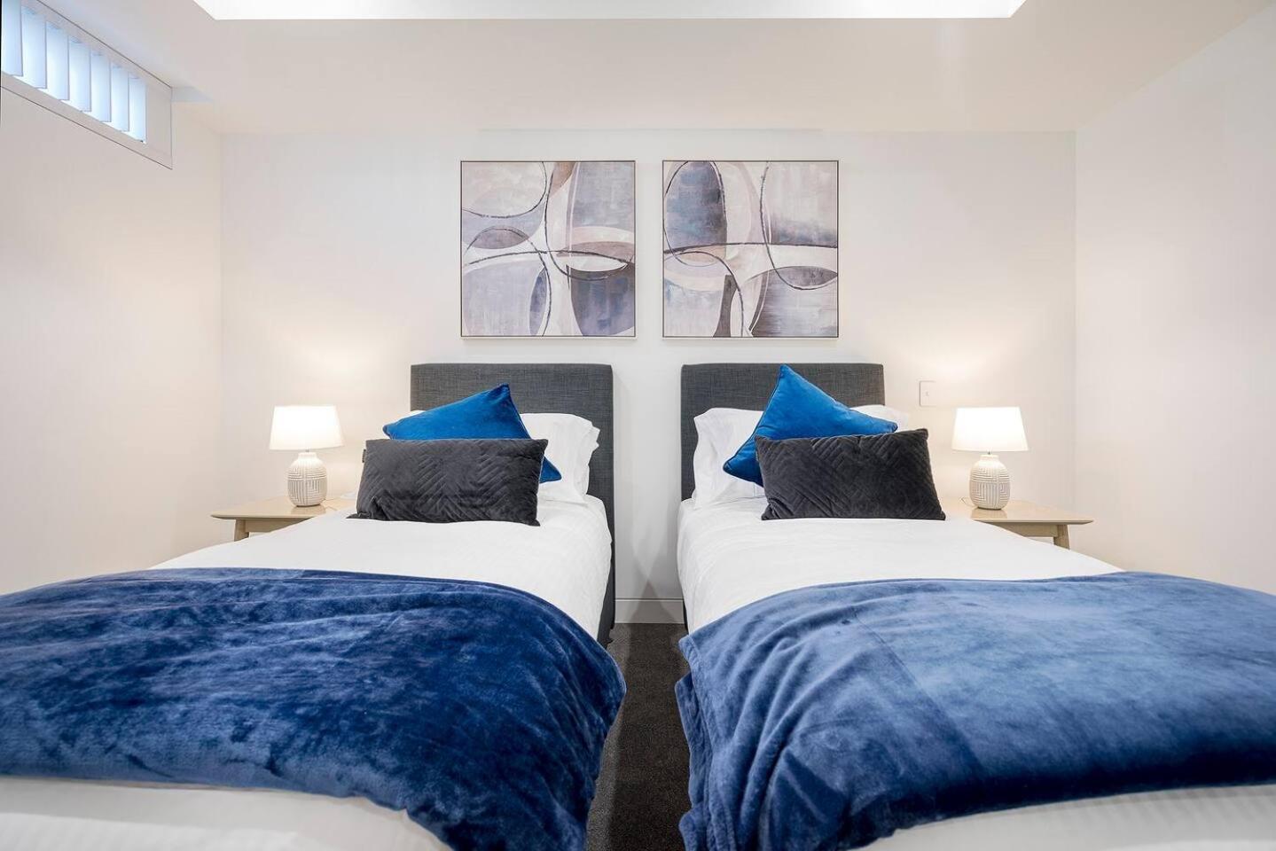 'dee-ell Place' A Beachside Entertainer's Dream * Gold Coast