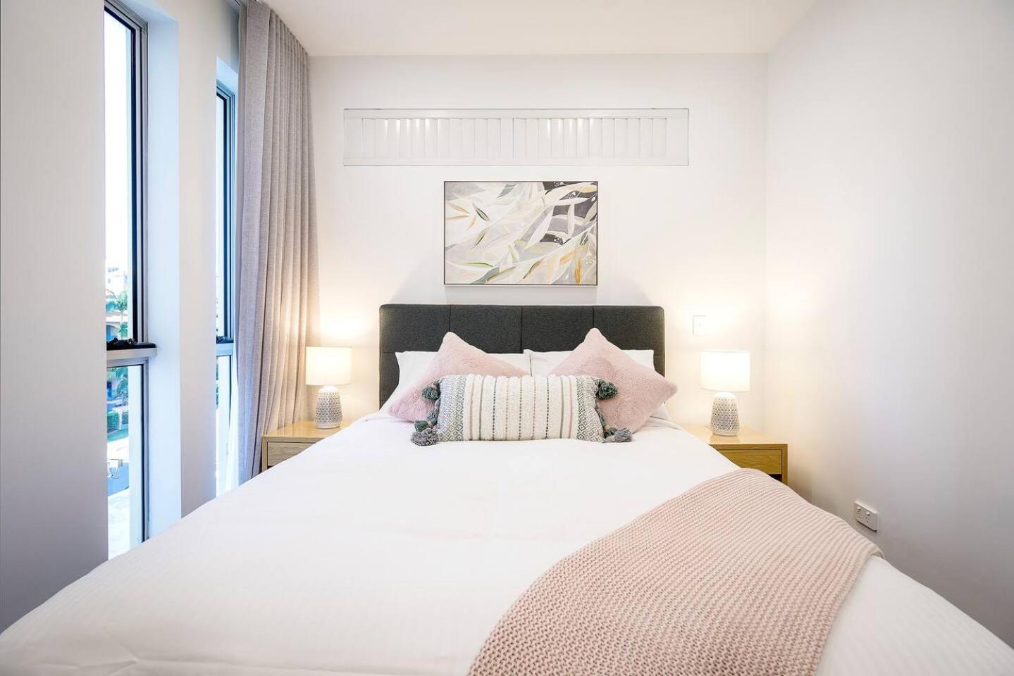 Apartment 'dee-ell Place' A Beachside Entertainer's Dream