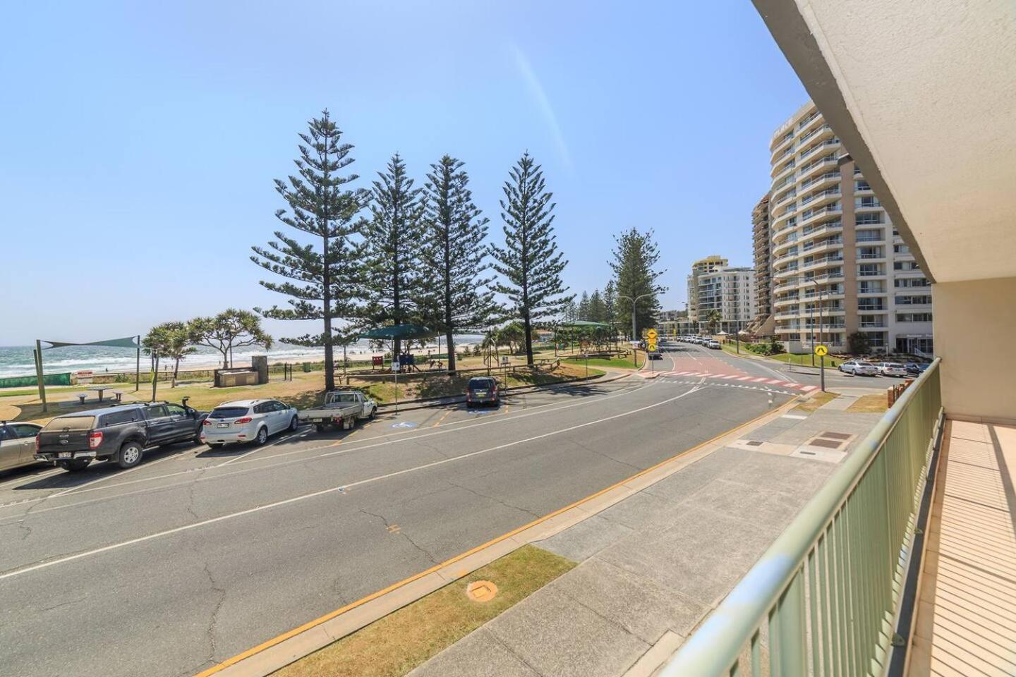 Bright And Chill Beachfront With Balcony Apartment *
