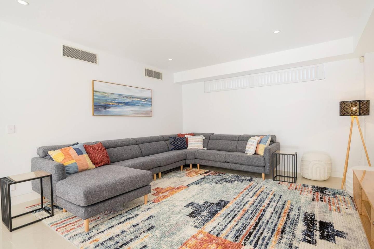 'dee-ell Place' A Beachside Entertainer's Dream *