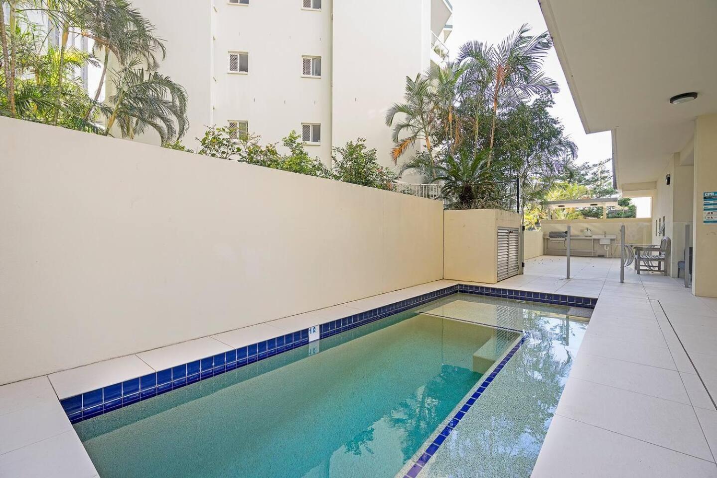 'dee-ell Place' A Beachside Entertainer's Dream *
