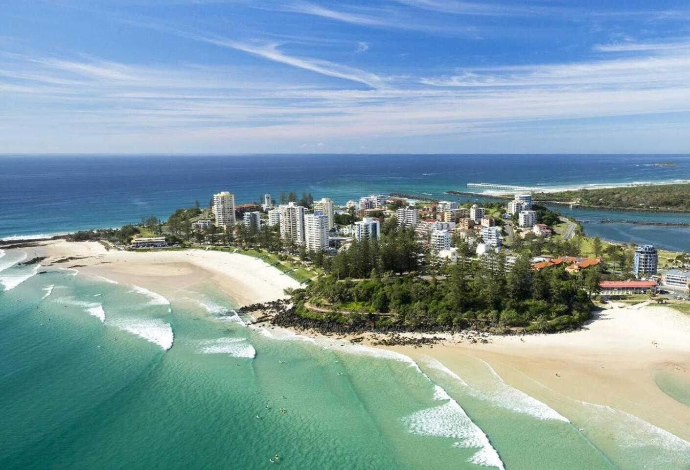 Bright And Chill Beachfront With Balcony Gold Coast