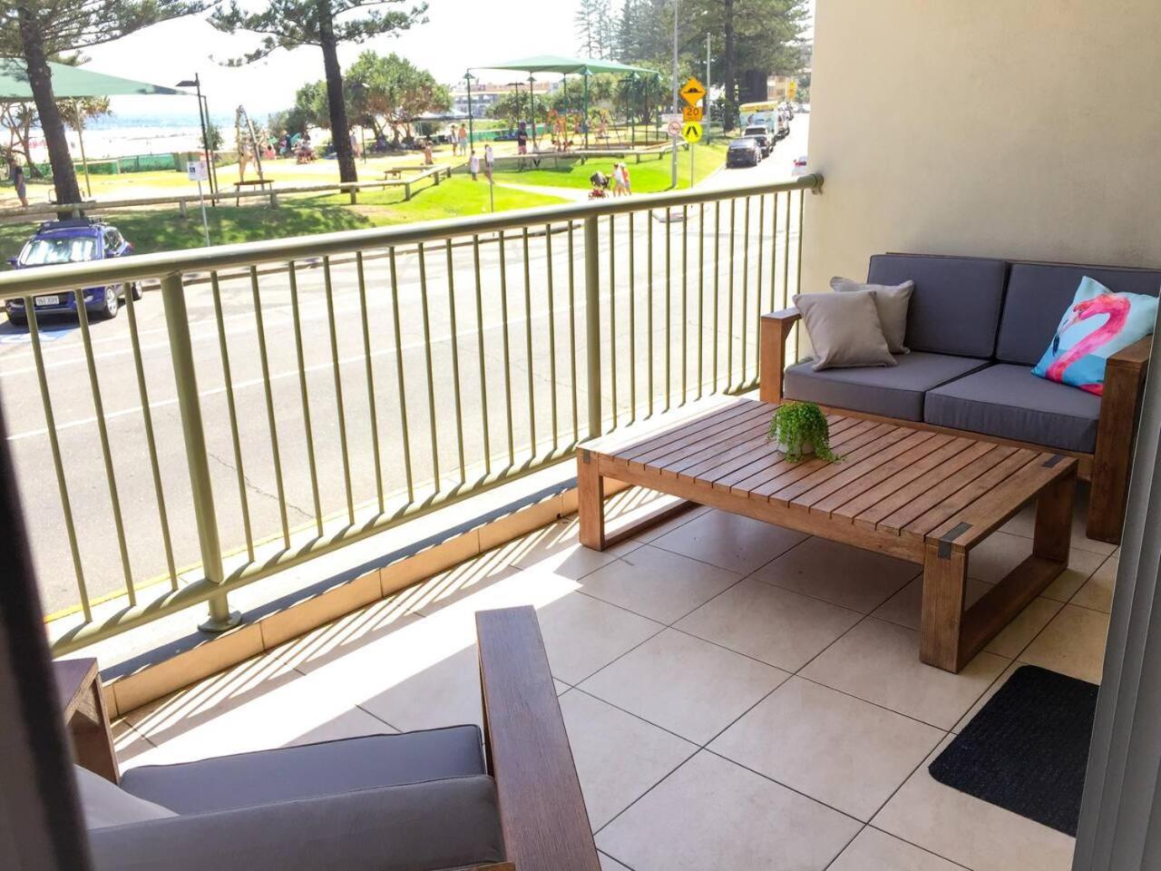 Bright And Chill Beachfront With Balcony * Gold Coast