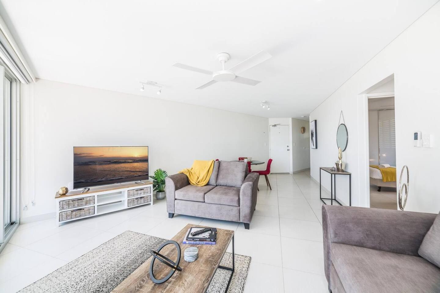 Bright And Chill Beachfront With Balcony *