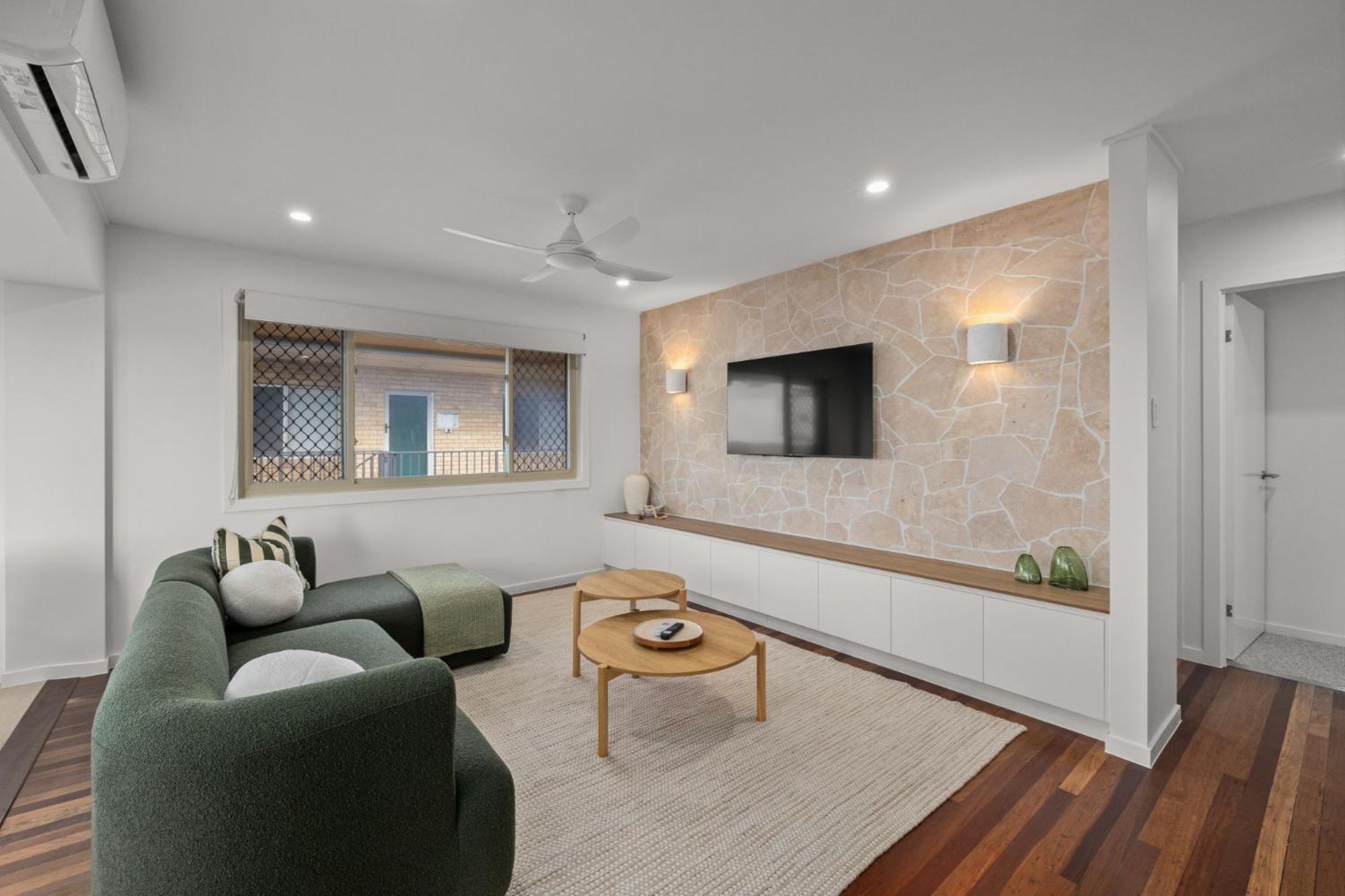 Sophisticated 2-bed Steps Away From Bilinga * Gold Coast