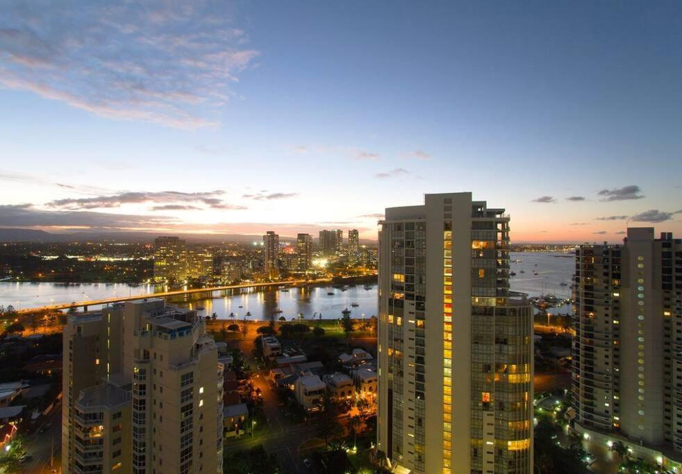 Oscar On Main 2b - Heart Of Main Ocean Views Apartment