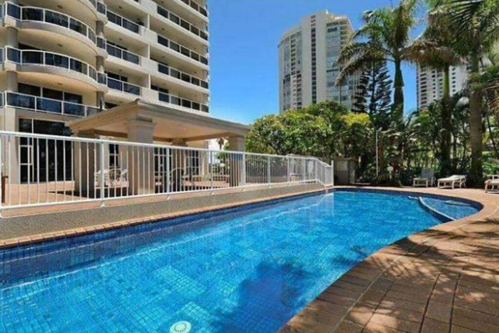Apartment Oscar On Main 2b - Heart Of Main Ocean Views Gold Coast