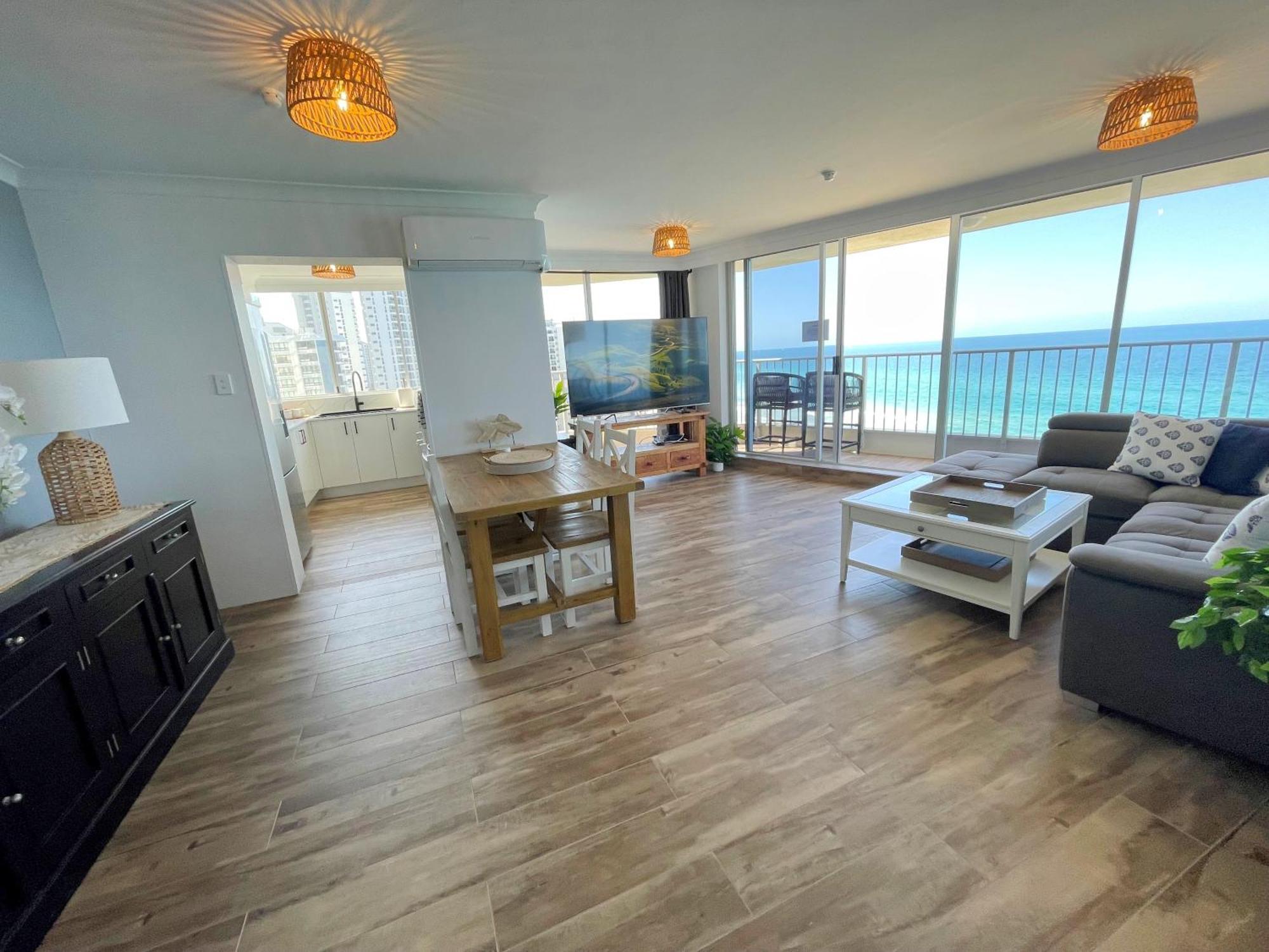 Apartment Absolutely Stunning! On The !!!