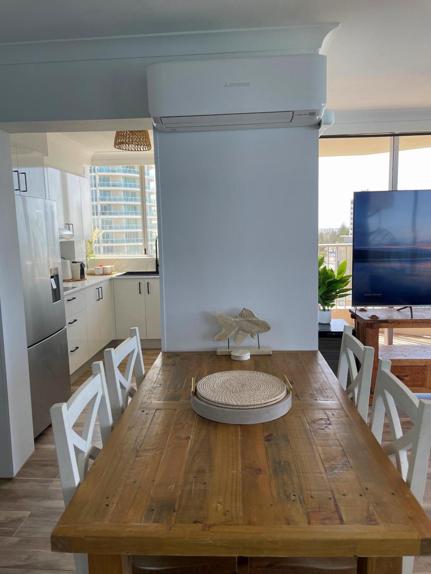 Apartment Absolutely Stunning! On The !!! *