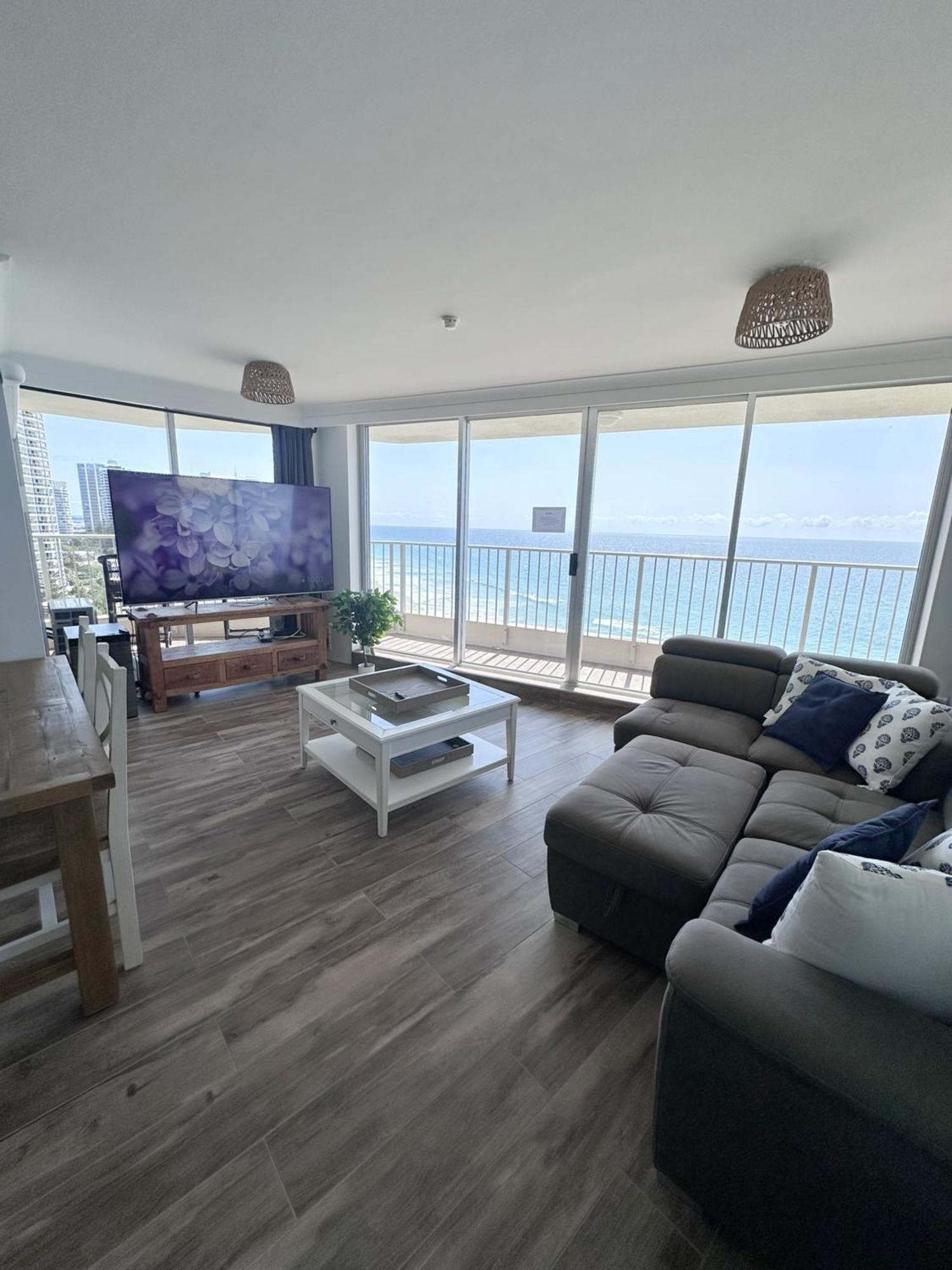 Absolutely Stunning! On The !!! * Gold Coast