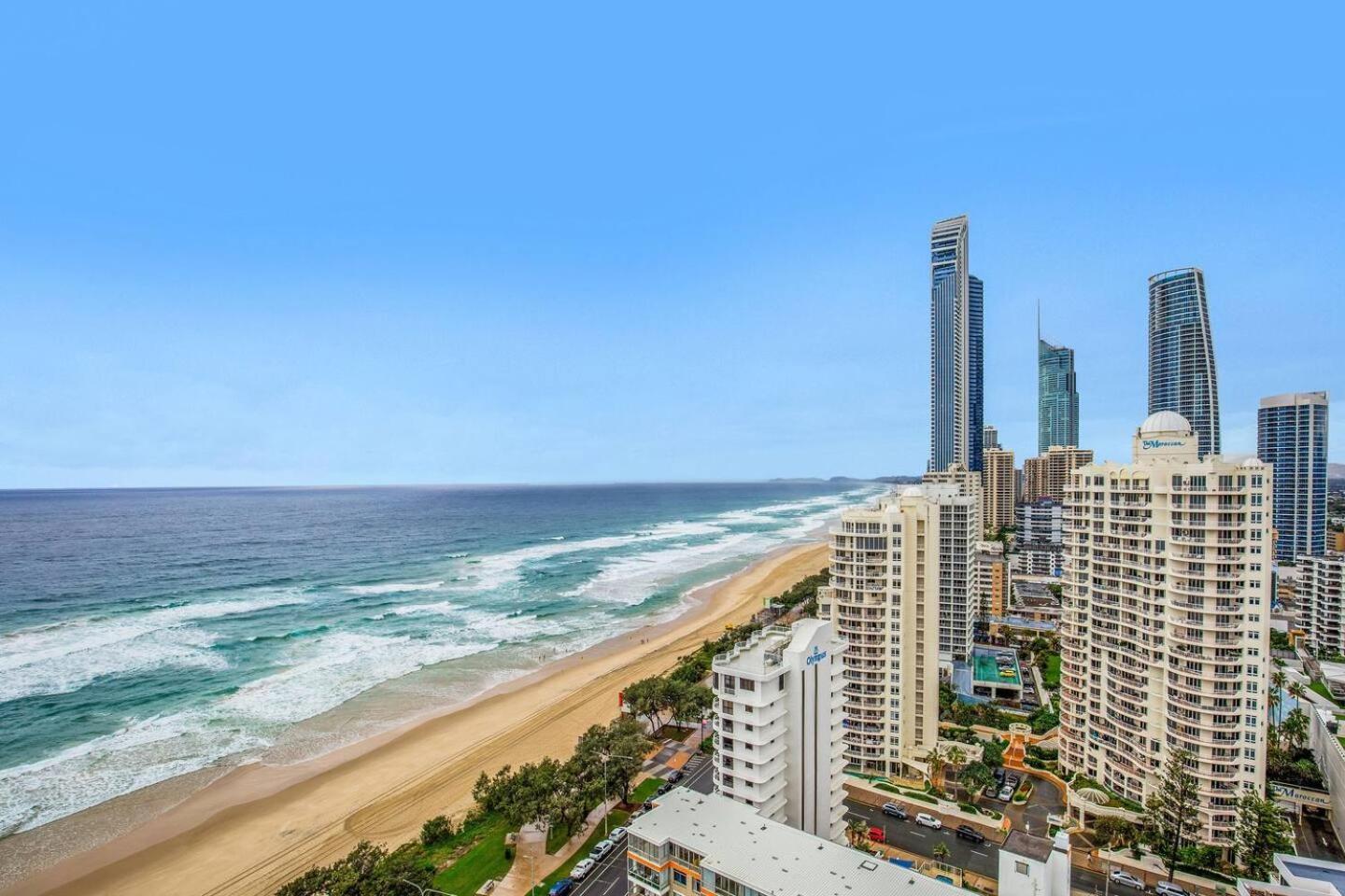 Sky High Beachside Balcony Panorama At Surfers *