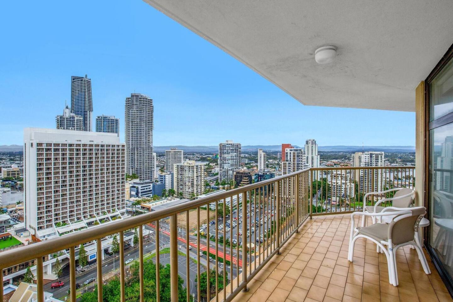 Apartment Sky High Beachside Balcony Panorama At Surfers Gold Coast