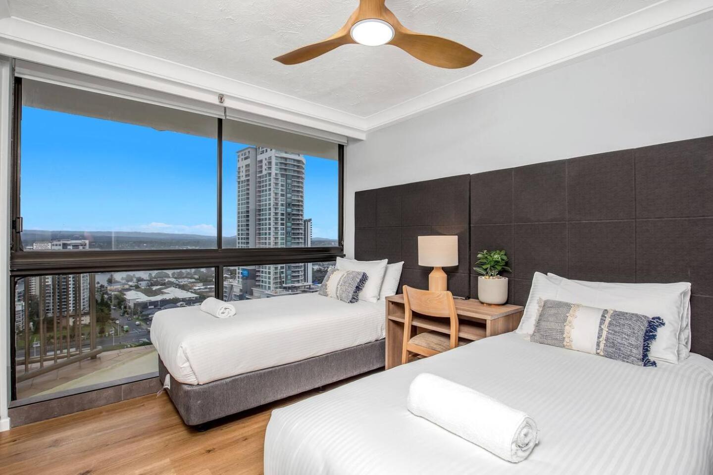 Sky High Beachside Balcony Panorama At Surfers Gold Coast