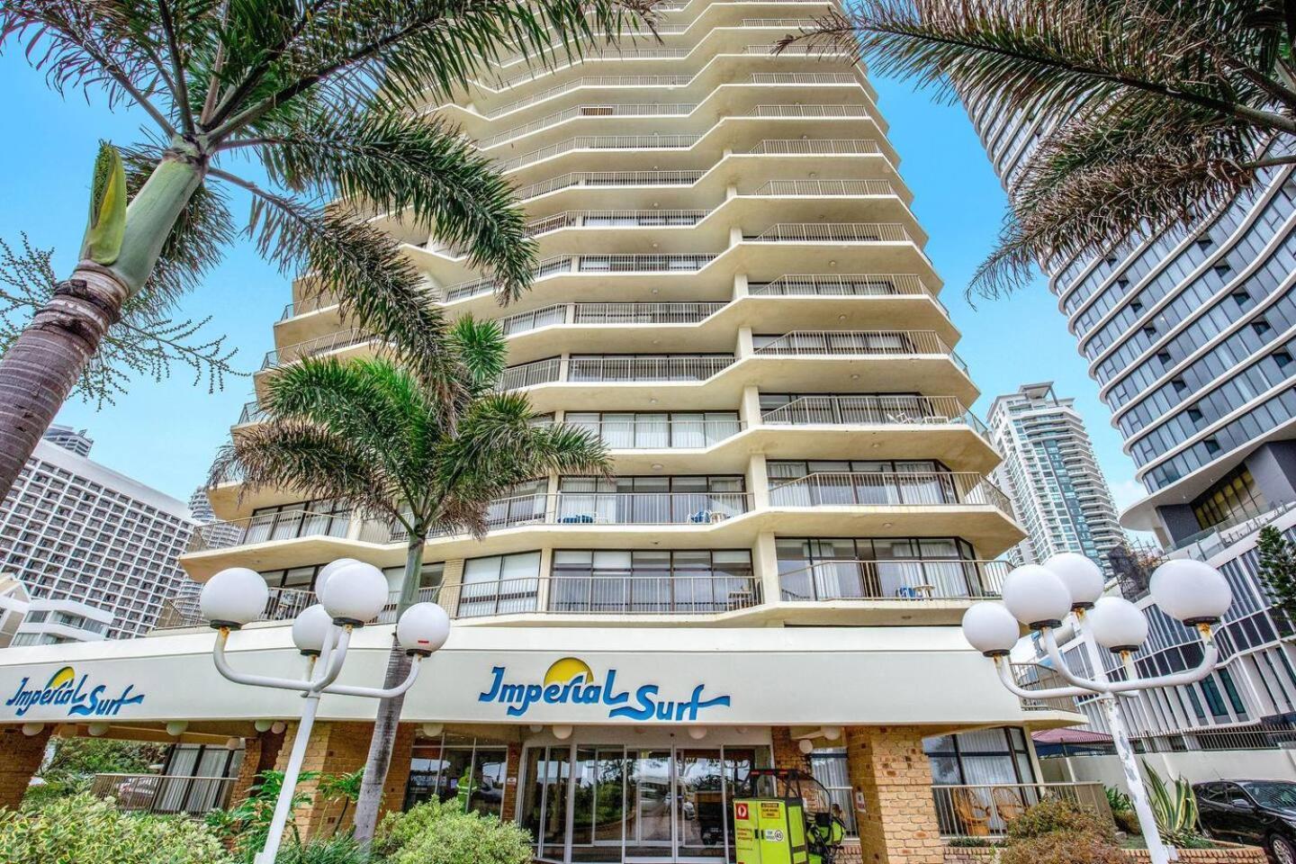 Sky High Beachside Balcony Panorama At Surfers *