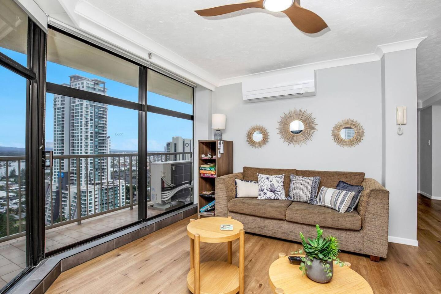 Apartment Sky High Beachside Balcony Panorama At Surfers *