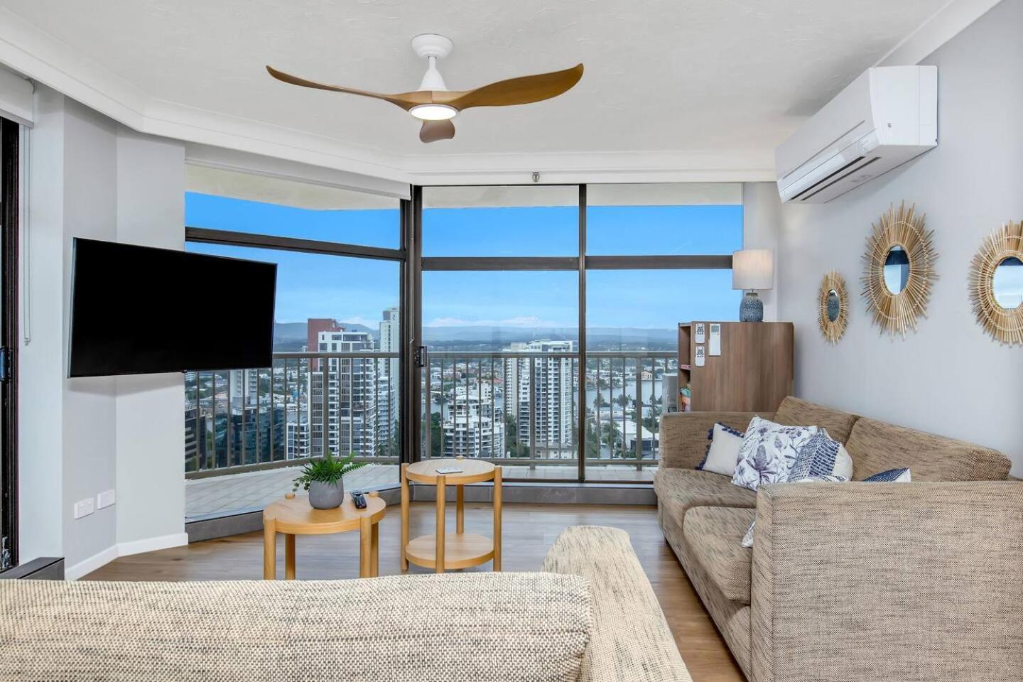 Apartment Sky High Beachside Balcony Panorama At Surfers Gold Coast