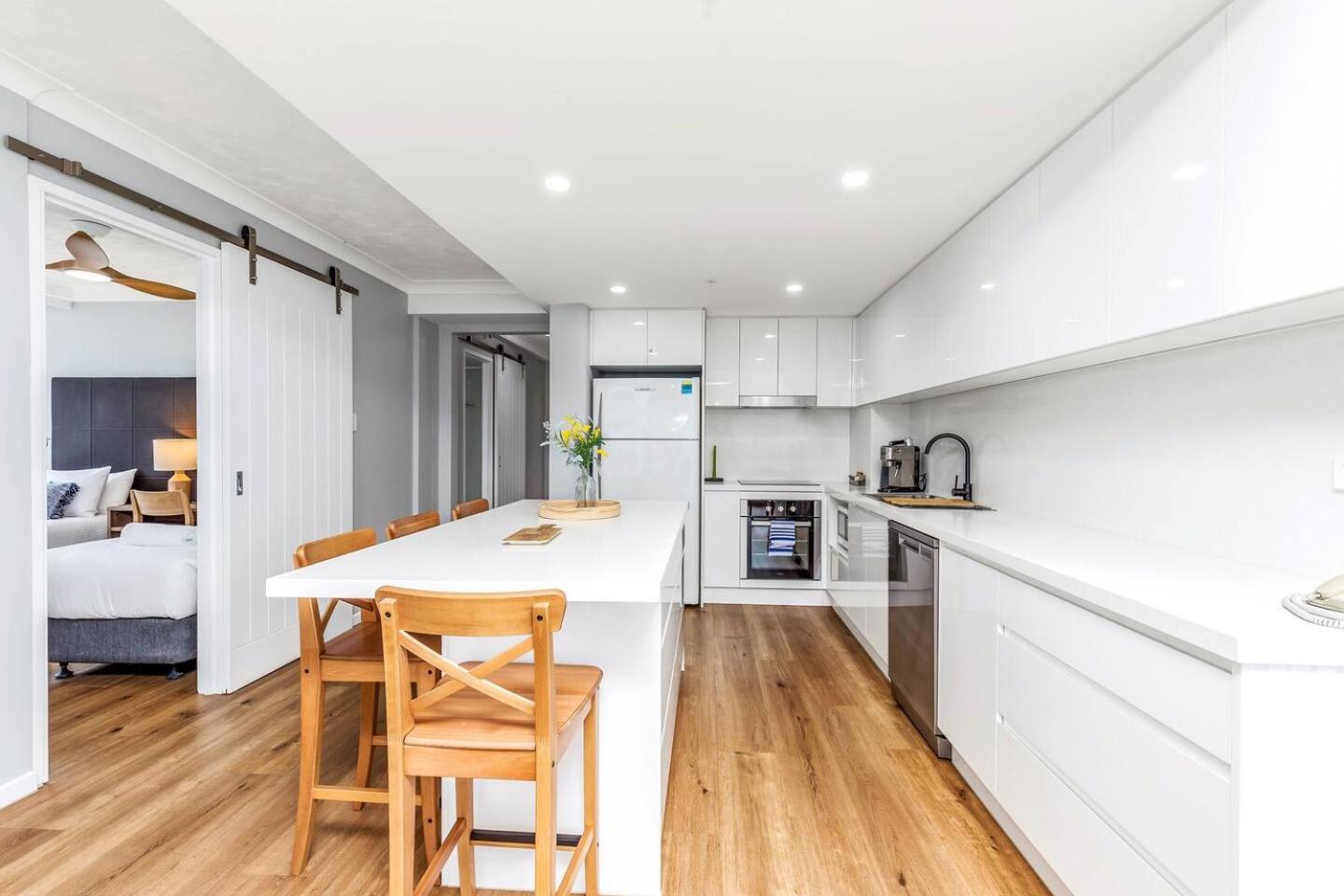 Apartment Sky High Beachside Balcony Panorama At Surfers Gold Coast