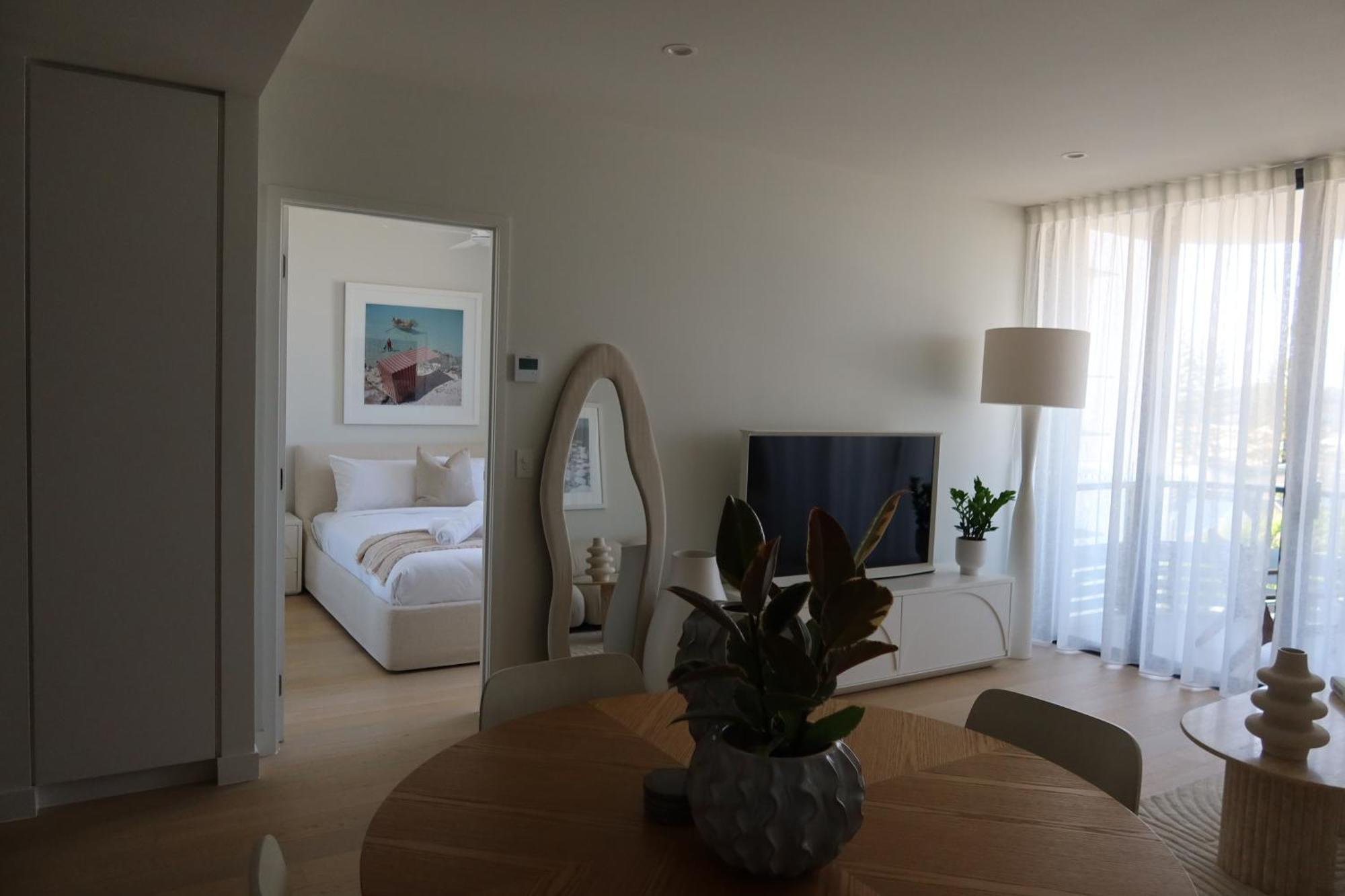 Luxury Palm 1 Bedroom In The Village Gold Coast