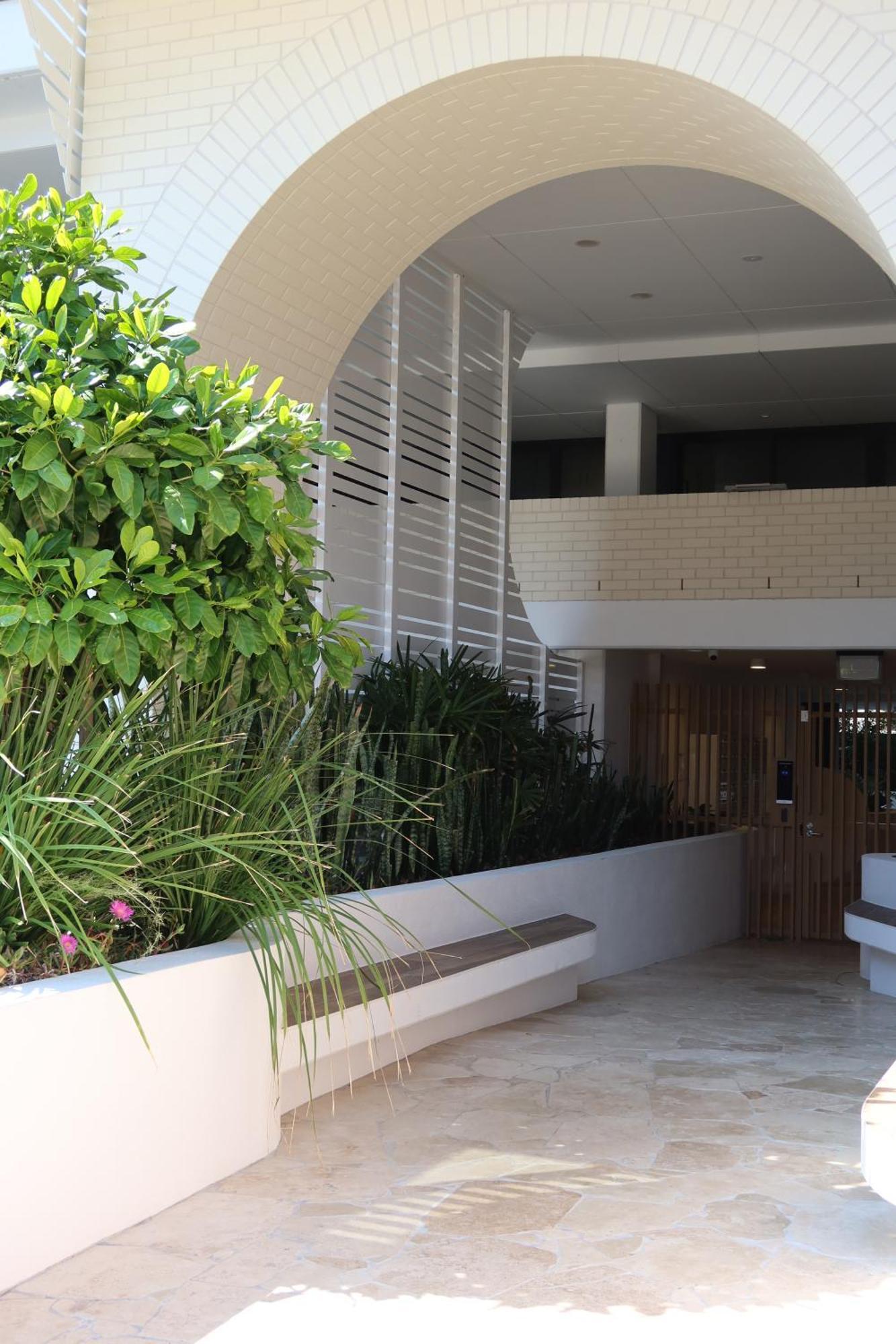 Luxury Palm 1 Bedroom In The Village Apartment