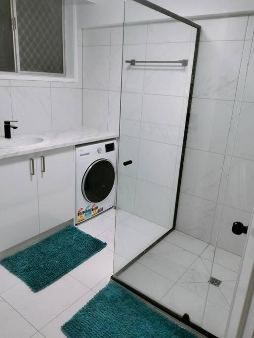 Beach, Bars, Brunch - Burleigh Apartment *