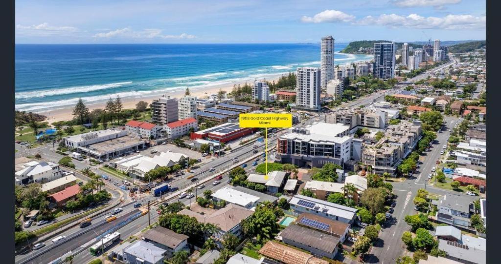 Cozy 2-bedroom Unit ,5 Minutes Walk To Miami *