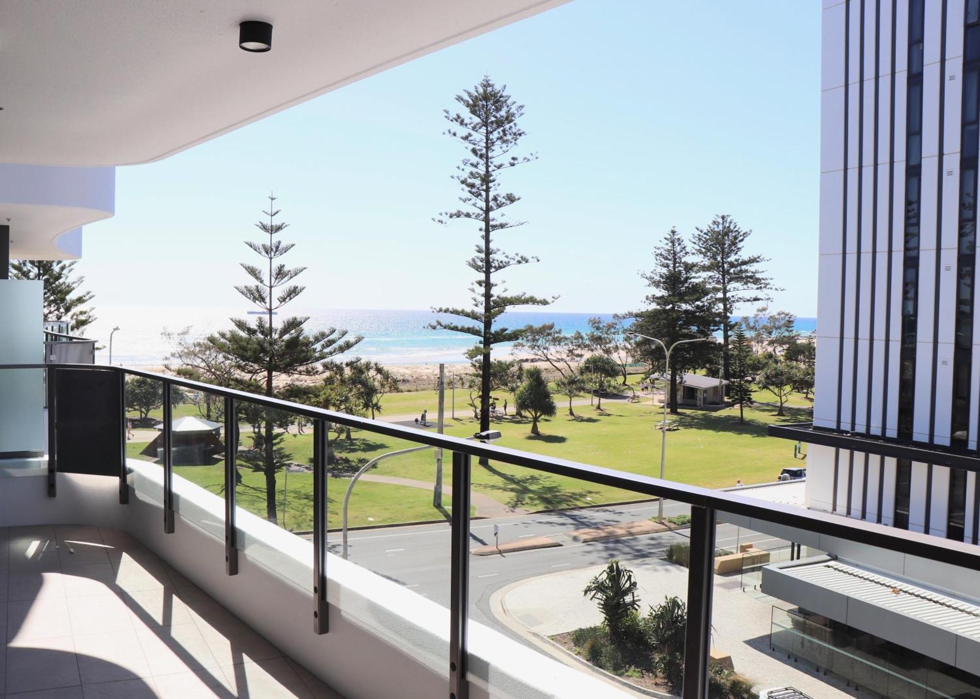 X Kirra Aparthotel