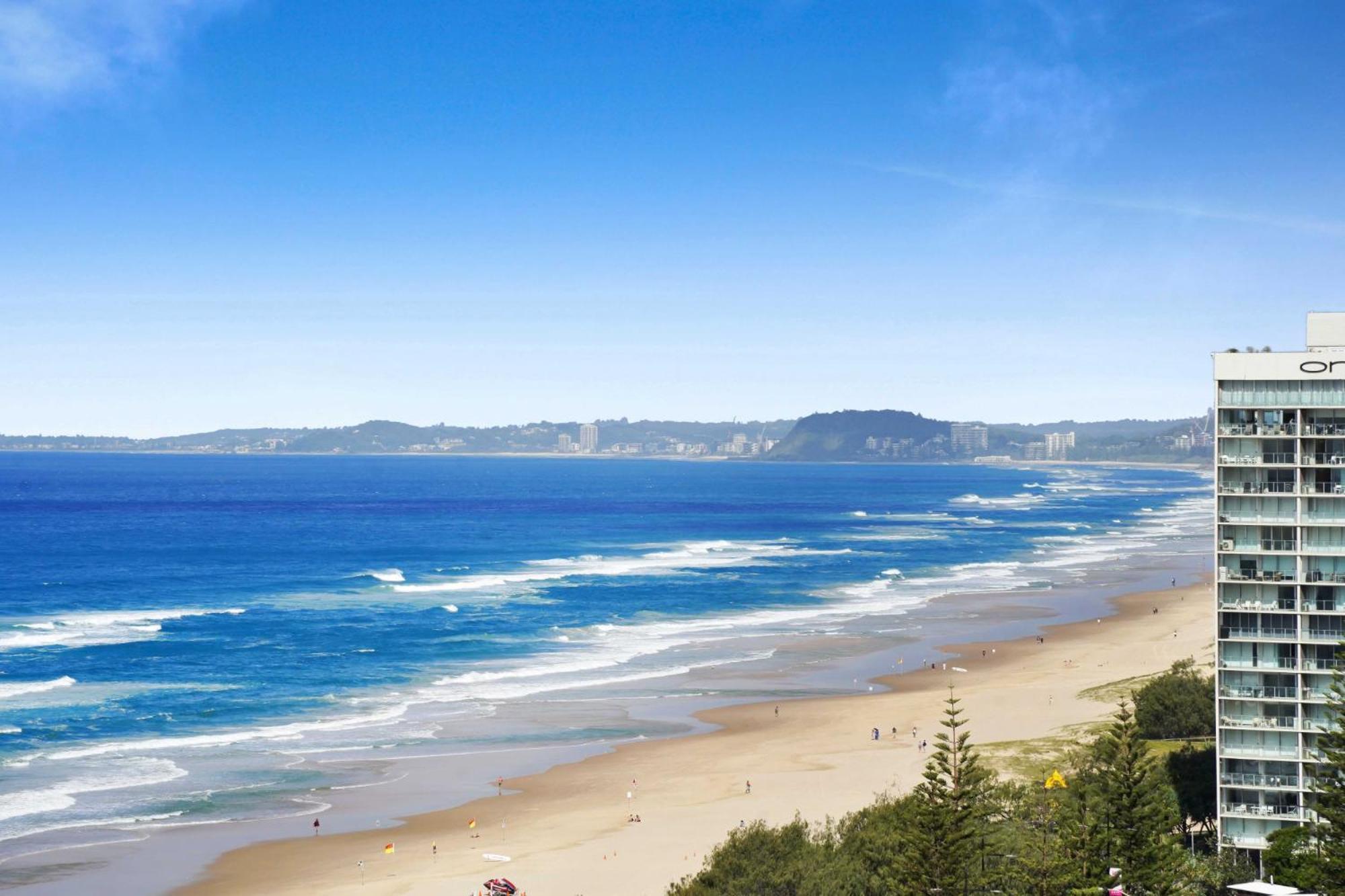 Apartment Beachfront 3-bed With Ocean Views, Pool, Gym & Bbq Gold Coast