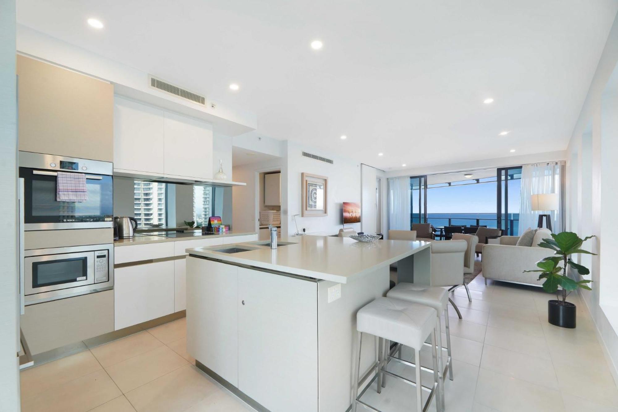 Beachfront 3-bed With Ocean Views, Pool, Gym & Bbq Apartment Gold Coast