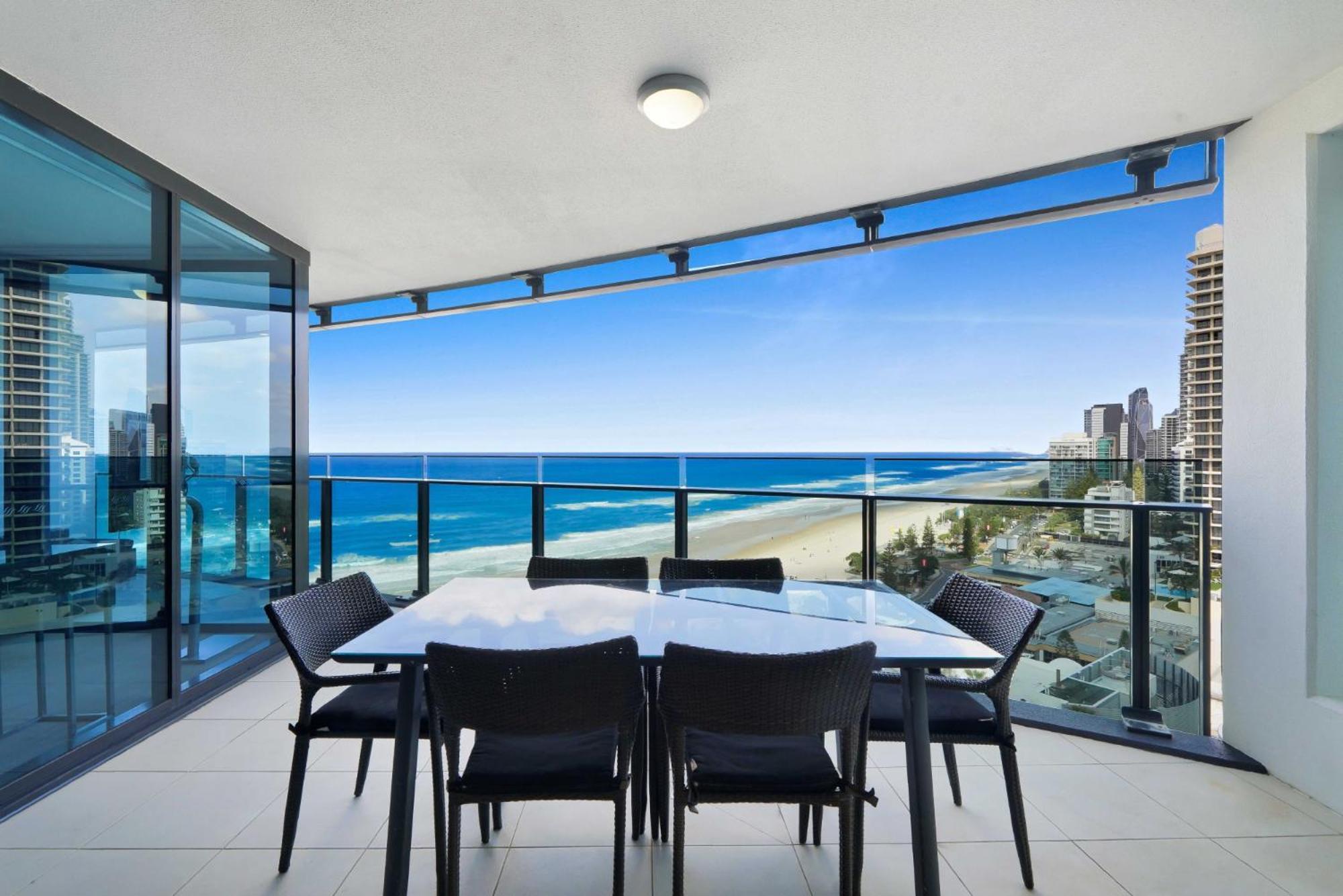 Beachfront 3-bed With Ocean Views, Pool, Gym & Bbq Gold Coast