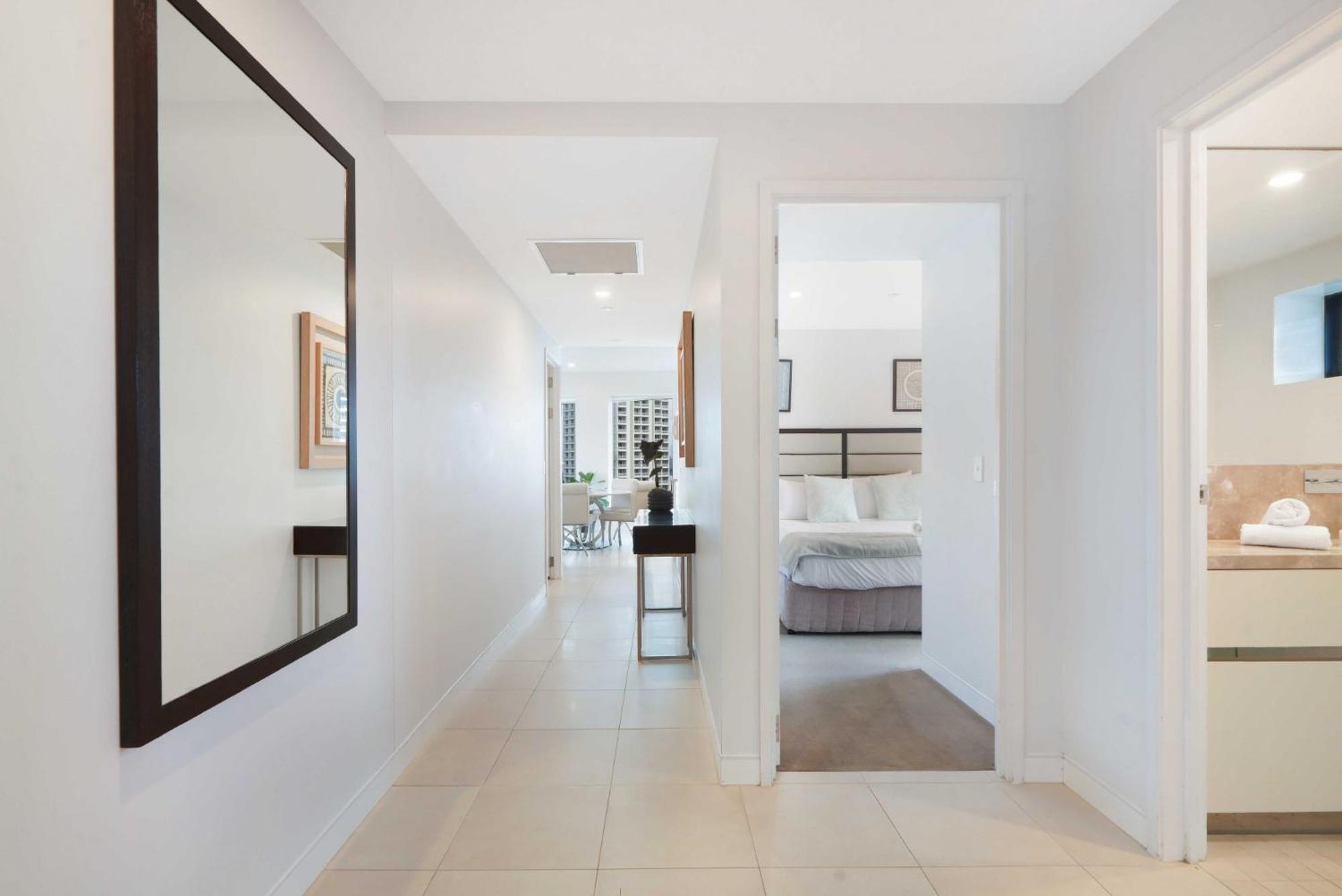 Beachfront 3-bed With Ocean Views, Pool, Gym & Bbq