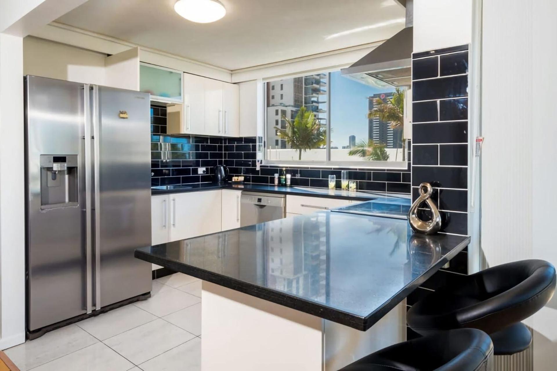 Apartment Surfers Escape - 450m To The Gold Coast