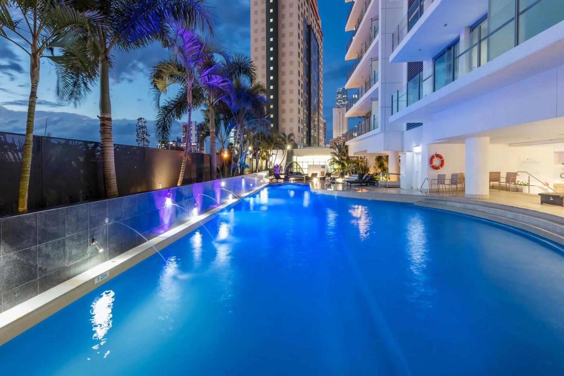Sunny Coastal Getaway With Poolside Retreat * Gold Coast
