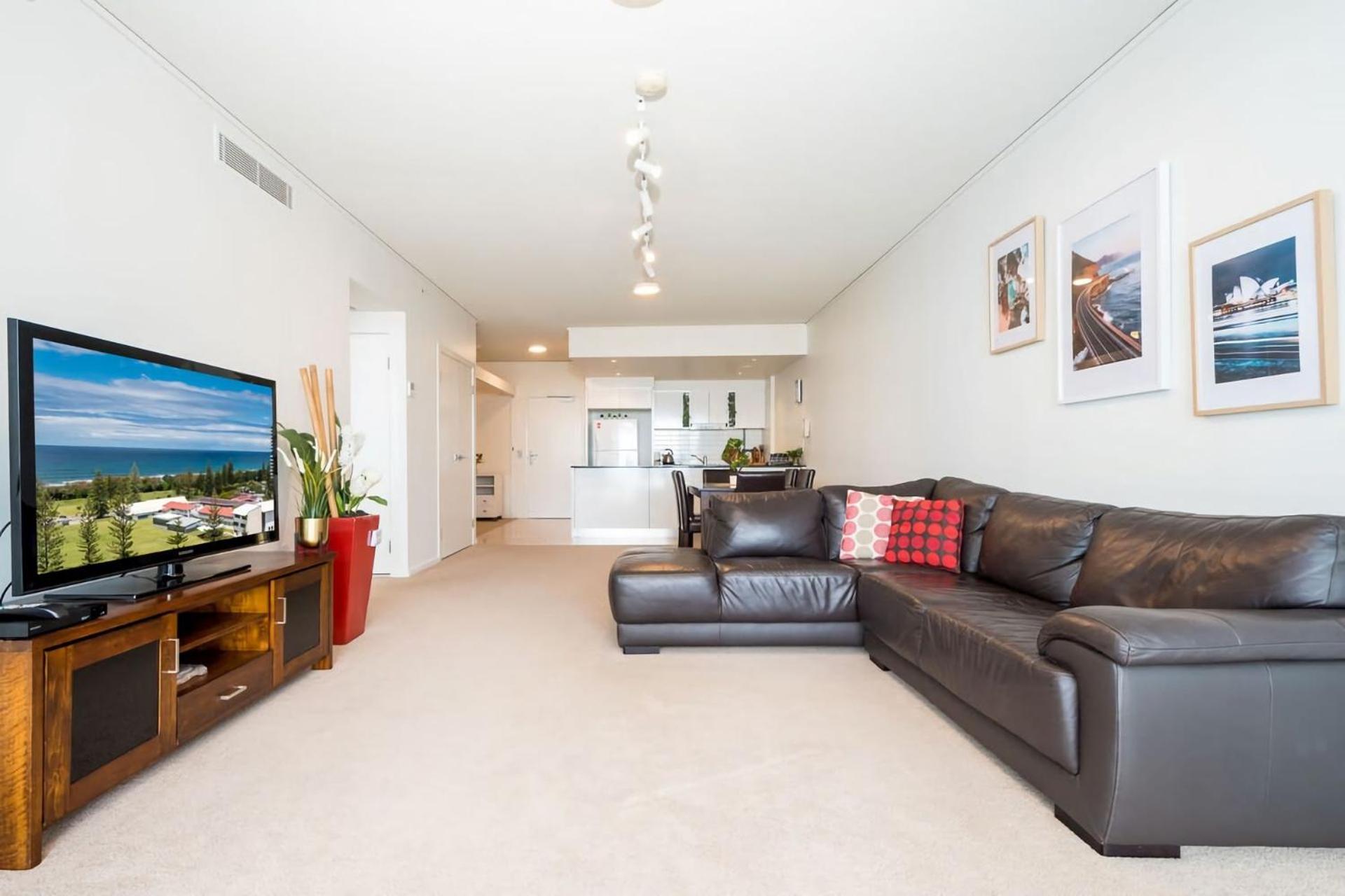 Spectacular Coastal Getaway W Theater Gym Sauna Apartment *