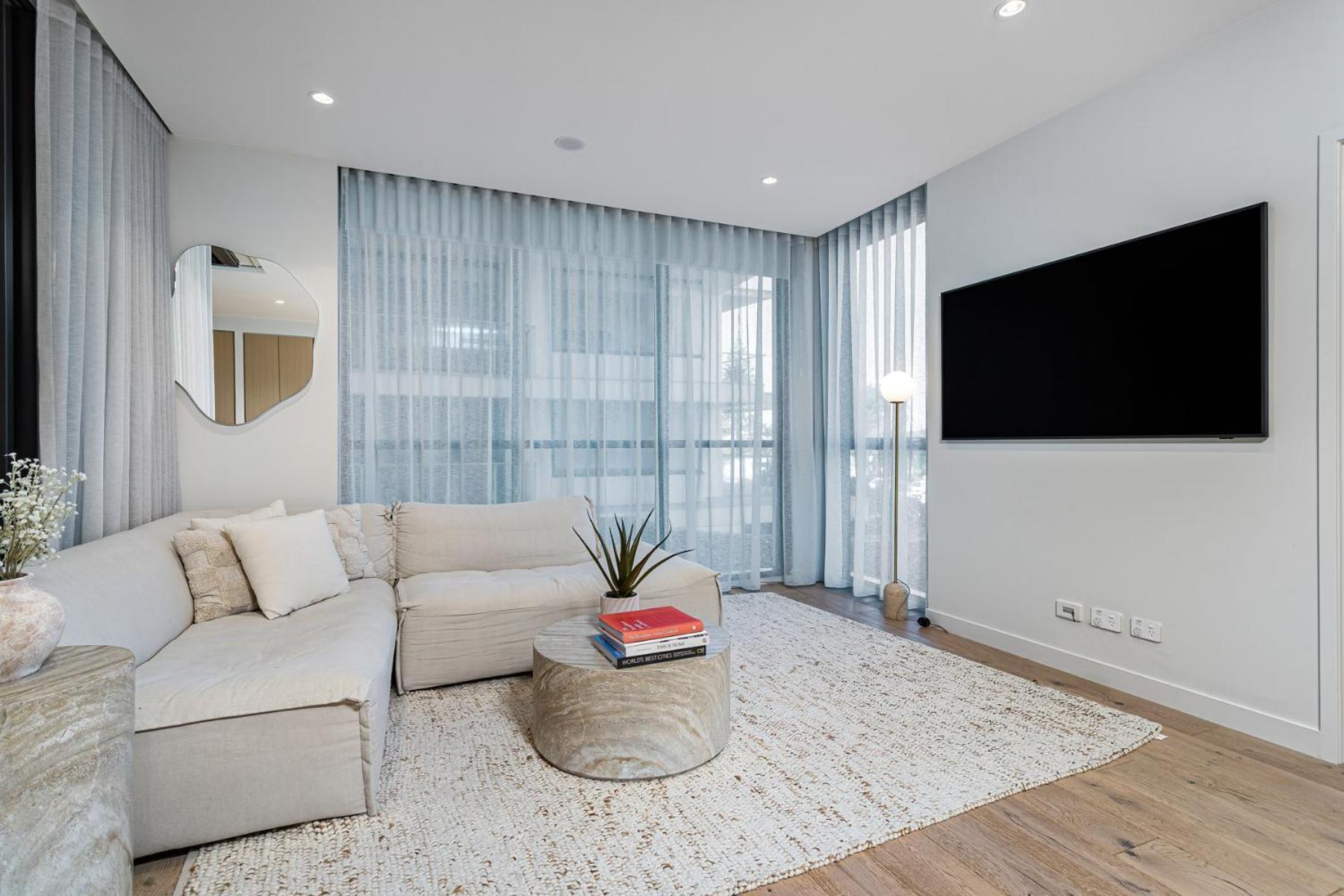 Deluxe Palm Getaway Apartment