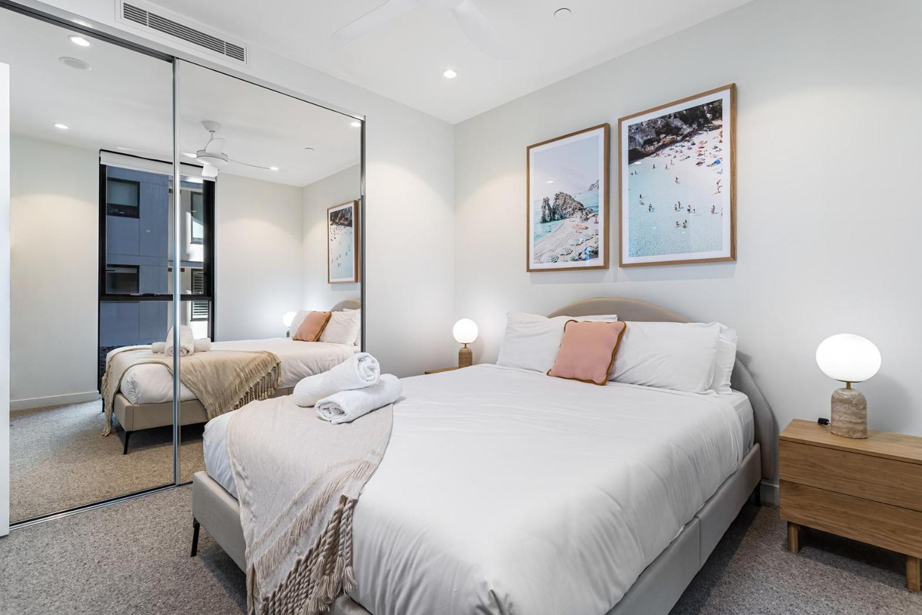Deluxe Palm Getaway Apartment *