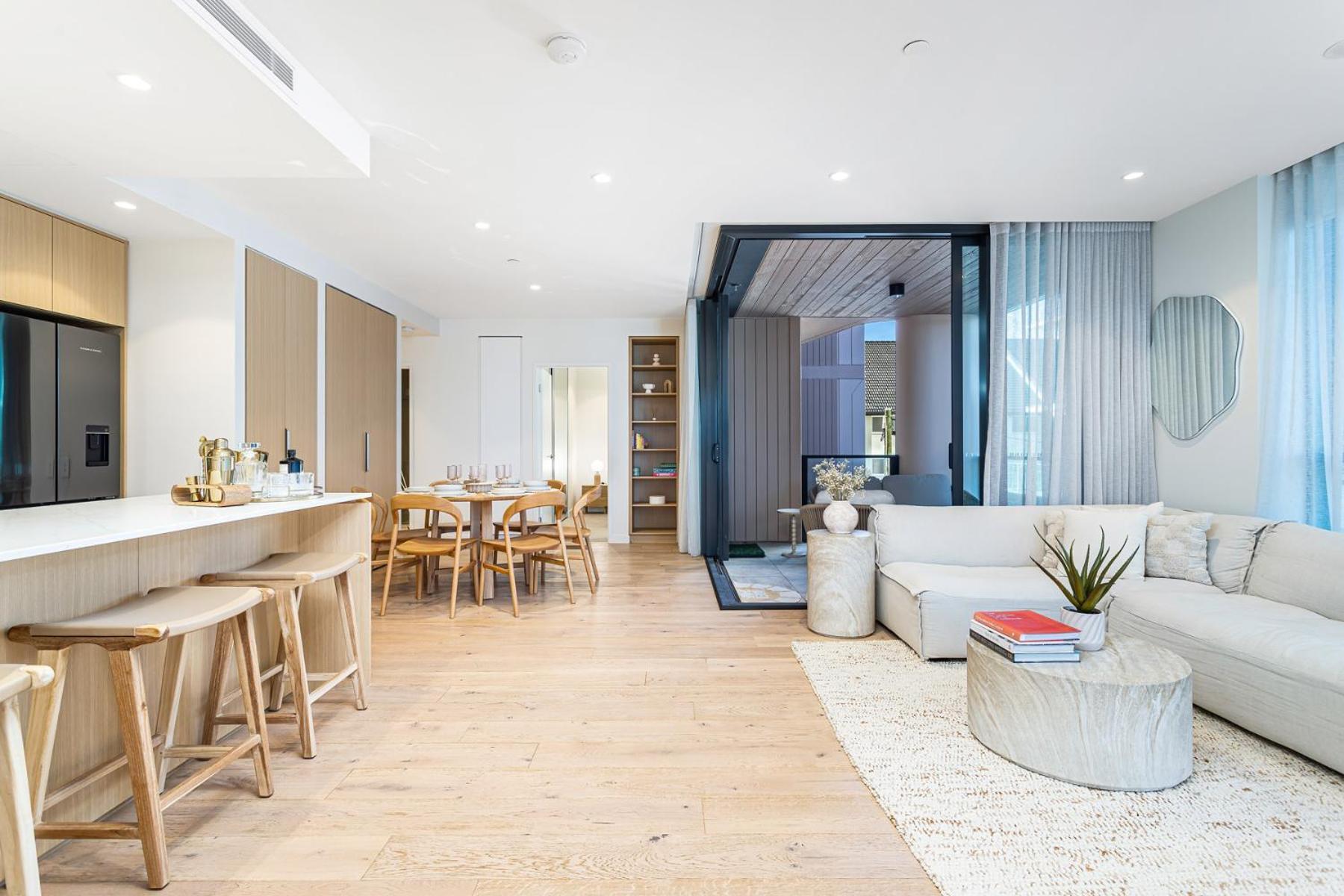 Deluxe Palm Getaway Apartment