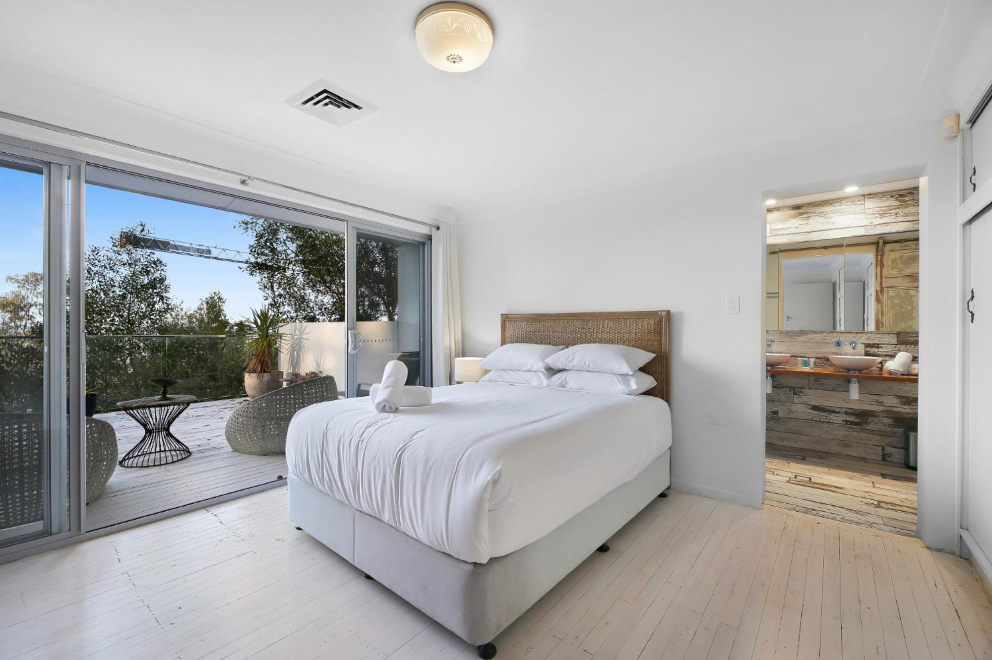 Stunning Beachfront 3-bed Haven By Natural Reserve